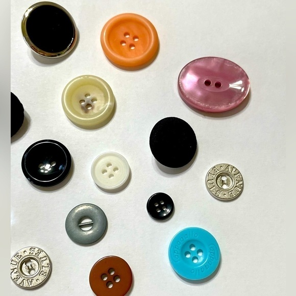 Vintage Buttons Lot Bundle of 17 - Picture 2 of 6